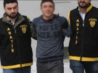 Hırsız açamadığı kapıyı ev sahibine açtırdı