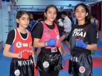 Kick boks şampiyonu kız kardeşler