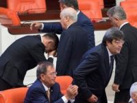 Bahçeli elini öpen İYİ Partili vekili partisine davet etti