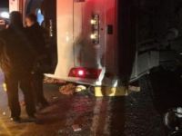 Öğrencileri taşıyan midibüs devrildi: 1 ölü