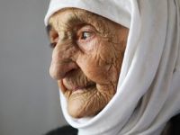 Asırlık Ayşe nine yıllara meydan okuyor
