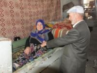 Yürümekte zorlanan eşi için öyle bir şey yaptı ki!