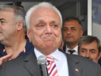 Eski bakan, bakan olan kızını görünce gözyaşlarını tutamadı