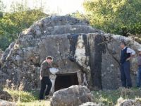 Adıyaman'da Roma dönemine ait kaya mezar bulundu