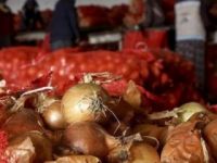 Fiyatı bir türlü düşmeyen soğan için stokçulara vergi freni