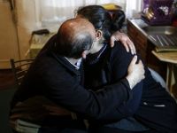 Annesi tarafından terk edilen kız, kimlik ve yardım bekliyor