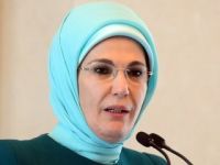 Emine Erdoğan: Kız çocuklarımızın zihinlerine barikatlar yerleştirmeyelim