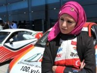 Burcu Çetinkaya gücüm yetmedi deyip başörtüsünü çıkardı