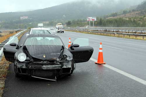 1377962093-sergen-yalcin-trafik-kazasi-gecirdi-3570363.jpeg