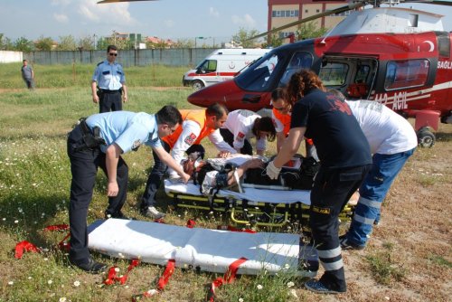 18 Kişiyi Taşıyan Traktör Devrildi: 1 Ölü, 17 Yaralı