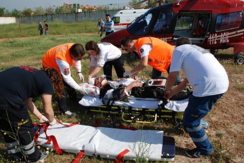 18 Kişiyi Taşıyan Traktör Devrildi: 1 Ölü, 17 Yaralı