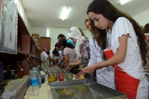 19 Ülkenin Çocukları KOMEK'te Ebru Öğrendi
