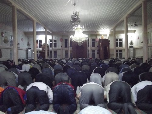 3 Buçuk Asırlık Çınar Altında Teravih