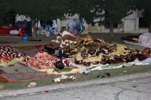 35 Suriyeli Bahçelievler'deki parkta yaşıyor