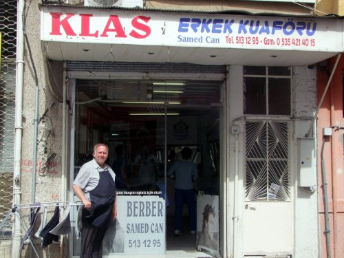 50 Yıllık Berber Alaturka Traştan Vazgeçmiyor