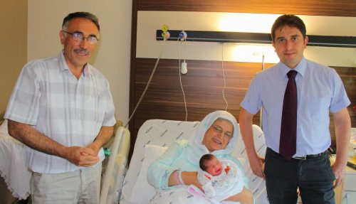 54 Yaşında Anne Oldu