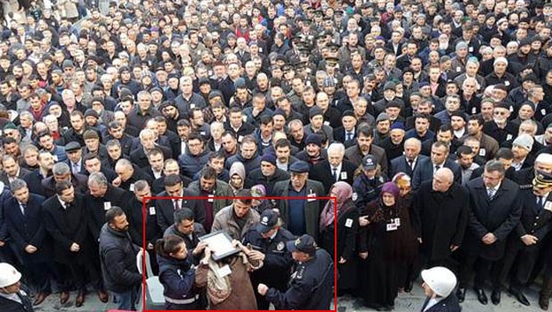 584e5a2c67b0a931b86e6b49.jpg 584e5a2c67b0a931b86e6b49.jpg