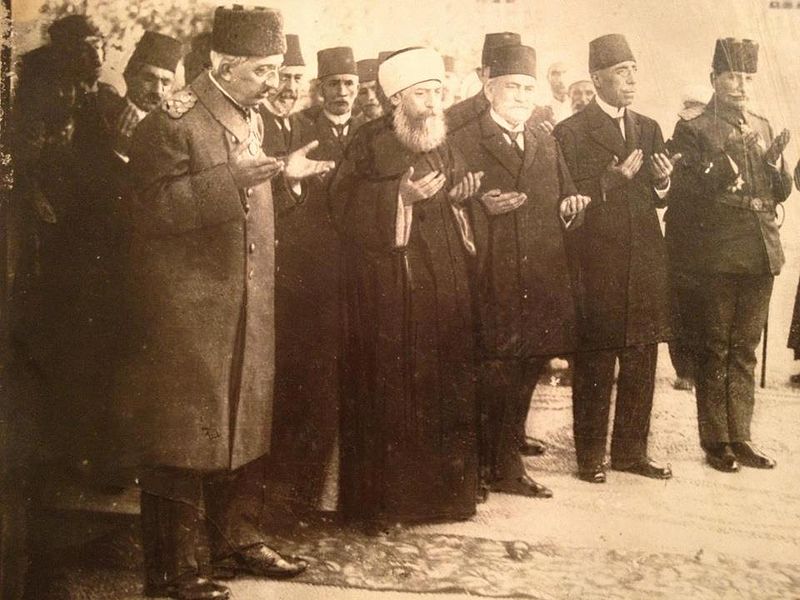800px-mehmed_vi_praying.jpg