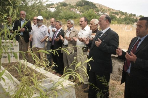 Abbas Sayar Dualarla Anıldı