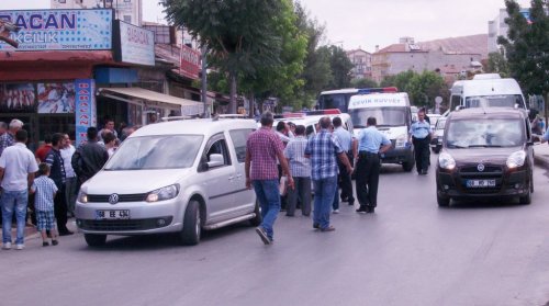 Aksaray'da Yol Verme Kavgası: 2 Yaralı