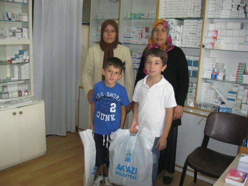 Akyazı Belediyesi İhtiyaç Sahibi Öğrencileri Sevindirdi