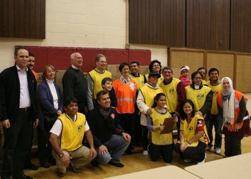 Amerikalılardan Suriyeli mültecilere battaniye ve para yardımı