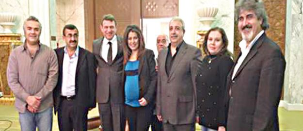 amiral_ozturk_reyhanli_katili_ile_poz_vermis_h5488.jpg amiral_ozturk_reyhanli_katili_ile_poz_vermis_h5488.jpg
