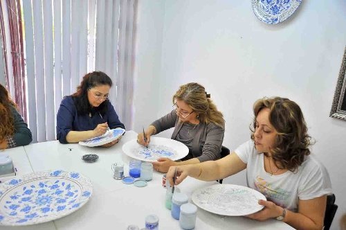 Ankaralı Kadınlar Çiniciliğe Özendi