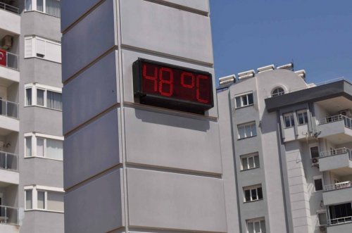 Antalya’da Kavuran Sıcaklık