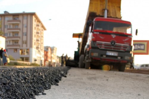 Ardahan’da Yollar Sıcak Asfaltla Tanıştı