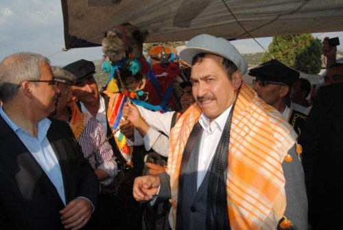 Bakan Eroğlu Deve Çekti