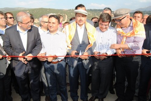 Bakan Eroğlu Deve Çekti