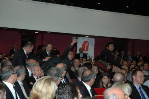 Bakan Yazıcı’ya Yumurtalı Protesto