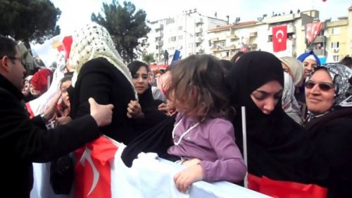 Başbakan Erdoğan'a Ulaşmak İsteyen Kadın, Emeline Kavuştu