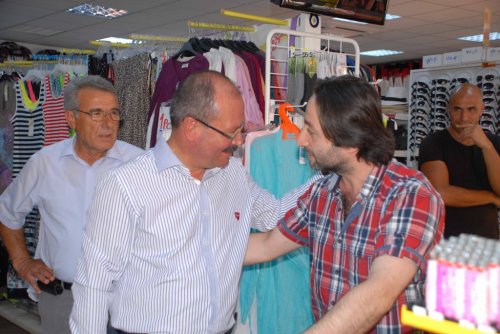 Başkan Altungün Esnafla Bayramlaştı