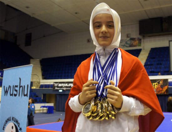 basortuzeynepjpg_h274.jpg