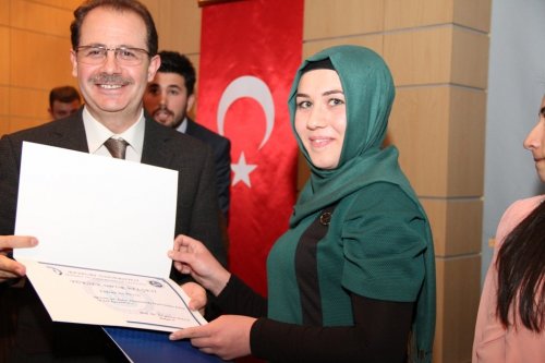 Bayburt Üniversitesi Başarılı Öğrencilerini Ödüllendirdi