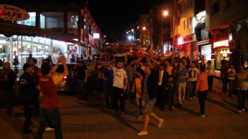 Bilecik Sokakları Cimbom Sesiyle İnledi