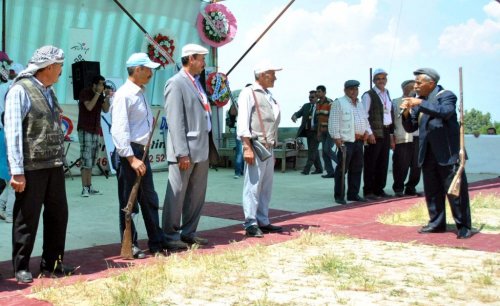 Binlerce Yörük Karaçakal Yaylasına Akın Etti