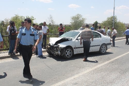 Birecik Köprüsü'nde Kaza