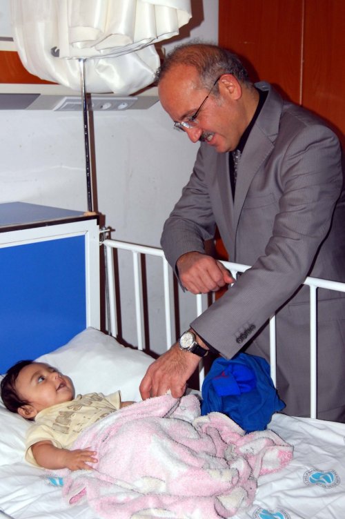 Bitlis Valisi Veysel Yurdakul’dan Hastalara Ziyaret