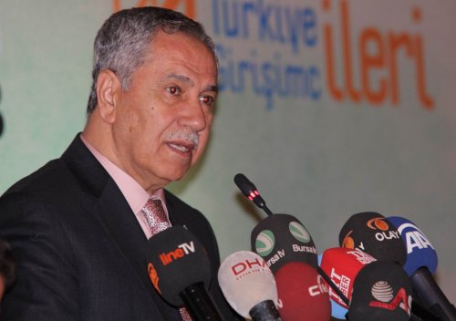 Bülent Arınç: “Türkiye'de Artık Herkes Önünü Görebiliyor”