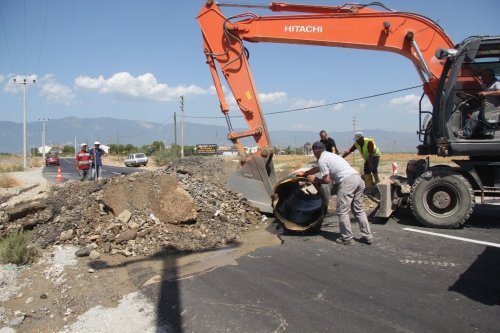 Burhaniye’de Yağmur Suyuna Menfezli Önlem