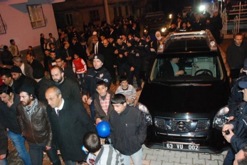 Bürokratlar İzdihamın Ortasında Kaldı