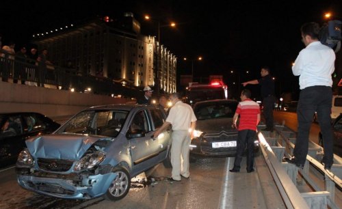 Bursa'da Zincirleme Trafik Kazası: 2 Yaralı