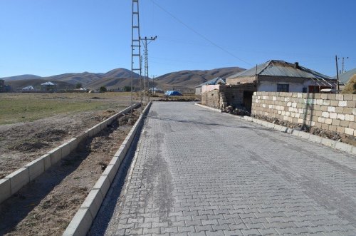 Çaldıran Belediyesi Yol Yapımında Rekora Koşuyor