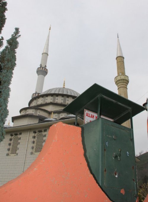 Cami Soyguncularına Çelik Kasalı Tedbir