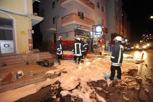 Çanakkale'de Ambulans Otomobile Çarptı