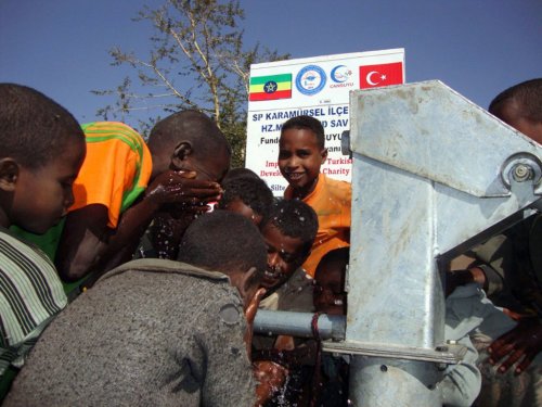 Cansuyu, Etiyopya’da 5 yeni su kuyusu açtı