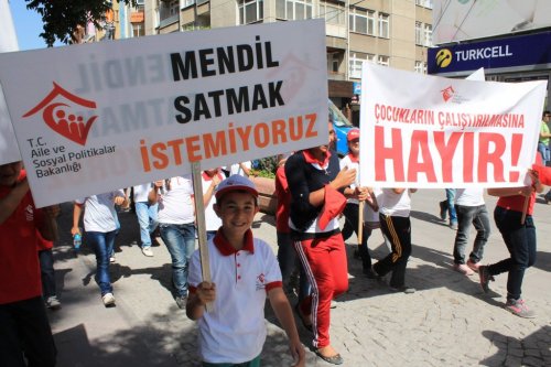 Çocuklar “Çocuk İşçiliğine Hayır